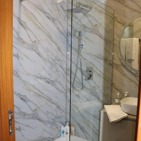 Uptown Madalenas פונשל