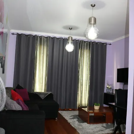 Uptown Madalenas פונשל